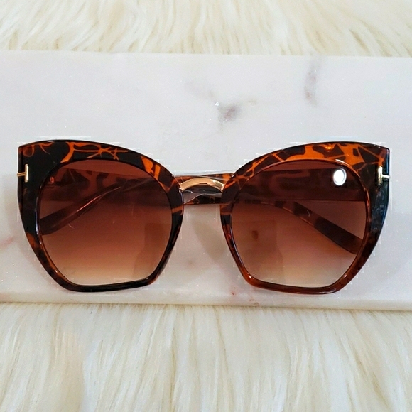 New 🎅 Leopard Cateye Sunglasses with Gold Accent - Picture 6 of 7